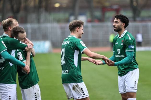 08 November 2025, Soccer, Men, Third League, 14 Matchday 3 League Season 2025 2026 FC Schweinfurt 05 TSG 1899 Hoffenheim II From left Goalscorer to 2 0 Joshua Endres FC Schweinfurt 05, 33 , Nick Doktorczyk FC Schweinfurt 05, 02 and Ekin Celebi FC Schweinfurt 05, 11 Schweinfurt Riedel Bau Arena im Sachs Stadio Bayern Unterfranken Germany