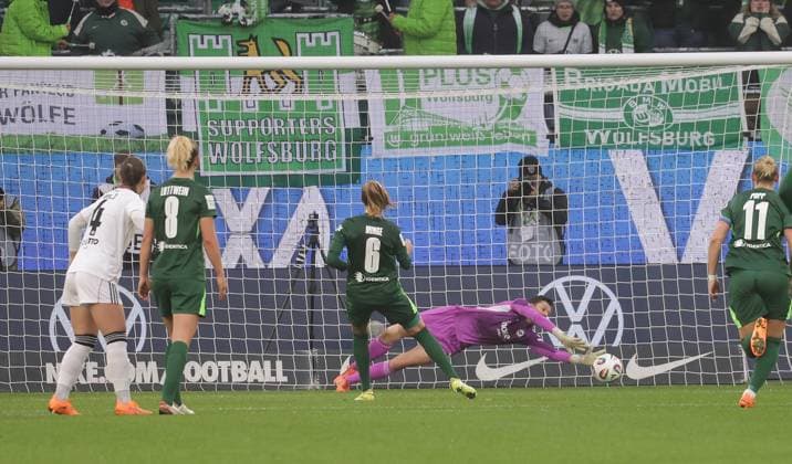 Goalkeeper Lina Altenburg Eintracht Frankfurt saves Janina Mingas penalty kick VfL Wolfsburg Football, Women, Season 2025 2026, 1 League, Google Pixel Women Bundesliga, VfL Wolfsburg vs Eintracht Frankfurt DFL REGULATIONS PROHIBIT ANY USE OF PHOTOGRAPHS AS IMAGE SEQUENCES AND OR QUASI VIDEO