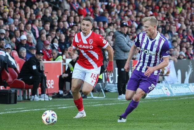18 Erik Engelhardt Energie Cottbus, l , 25 Niklas Wiemann Osnabrück Football 3 Liga 2025 2026 FC Energie Cottbus VfL Osnabrück