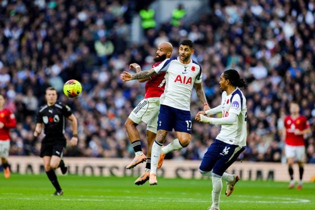 Tottenham Hotspur v Manchester United, ManU Premier League 08 11 2025. Bryan Mbeumo (19) of Manchester United heads the ball during the Premier League match between Tottenham Hotspur and Manchester United at Tottenham Hotspur Stadium, London, United Kingdom on 8 November 2025. Editorial use only DataCo restrictions apply See www.football-dataco.com , Copyright: xNigelxKeenex PSI-23192-0041