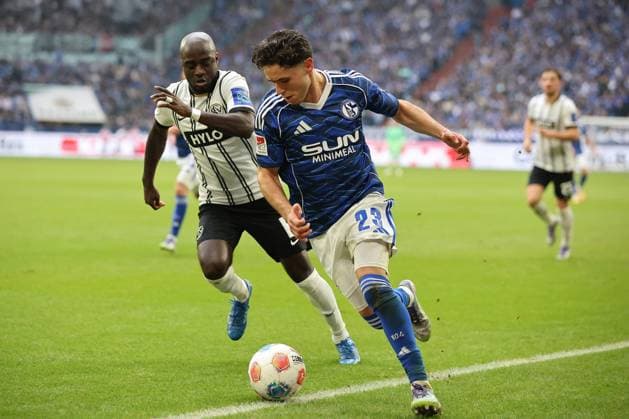 Amara Conde SV 07 Elversberg and Soufiane El Faouzi FC Schalke 04 at the match of the 2 Bundesliga season 2025 26 FC Schalke 04 SV 07 Elversberg Copyright Thomas Pakusch Copyright: Thomas Pakusch