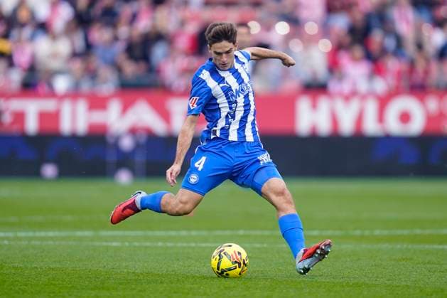 ESP: Girona FC - Deportivo Alaves . Liga match 2025-2026, Date 12 Denis Suarez of Deportivo Alaves during the La Liga match 2025-2026, date 12 between Girona FC and Deportivo Alaves played at Montilivi Stadium on November 08, 2025 in Girona, Spain. kpng Copyright: xSergioxRuizx xPRESSINx PS_251108_GIR_ALA_011