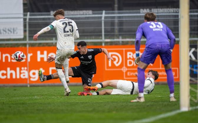 Soccer, Season 2025 2026, Regionalliga West, 08 11 2025, Matchday 15, Men, 1 FC Bocholt black vs Borussia Moenchengladbach U23 white v l Lion Schweers Borussia Moenchengladbach U23 , Marvin Lorch 1 FC Bocholt , Yannick Michaelis Borussia Moenchengladbach U23 , Florian Dimmer Goalkeeper Borussia Moenchengladbach U23 , Bocholt Stadion am Huenting Nordrhein Westfalen Germany 251108_fb_1fc-bocholt_borussia-moenchengladbach-u23_45934