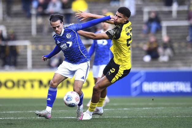 Borussia Dortmund U23 Schalke 04 U23 FOR EDITORIAL PURPOSES ONLY p Soccer Regionalliga West 15 Matchday Borussia Dortmund U23 Schalke 04 U23 on 08 11 2025 at Stadion Rote Erde in Dortmund Max Lamby Schalke 04 U23 Jordi Leander Paulina Borussia Dortmund U23 , right Germany North Rhine Westphalia Dortmund Copyright ThorstenxTillmann Copyright: ThorstenxTillmann doc8369ynzz2jcdtiisf5 ,EDITORIAL USE ONLY Copyright: ThorstenxTillmann