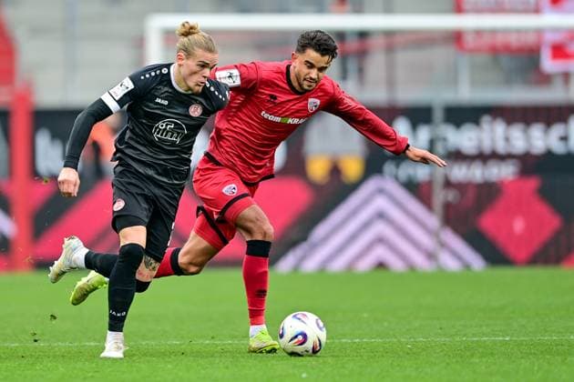 v li Tom Ludovic Jean Baptiste Moustier Essen, 28 Fredrik Carlsen FC Ingolstadt, 8 in duel, duel, tackle, dynamic, action, action, 08 11 2025, Ingolstadt Germany , Football, 3 Liga, FC Ingolstadt 04 Rot Weiss Essen, DFB DFL REGULATIONS PROHIBIT ANY USE OF PHOTOGRAPHS AS IMAGE SEQUENCES AND OR QUASI VIDEO xslx