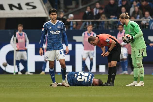 Nikola Katic FC Schalke 04 lies on the ground after a tackle during the match of the 2 Bundesliga season 2025 26 FC Schalke 04 SV 07 Elversberg Copyright Thomas Pakusch Copyright: Thomas Pakusch