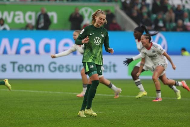 VfL Frankfurt, BL Frauen Wolfsburg, 08 11 2025, FUßBALL VfL Wolfsburg vs Eintracht Frankfurt, Google Pixel Frauen Bundesliga, Saison 2025 26 Janina Minge VfL Wolfsburg misses penalty Wolfsburg