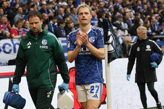 Finn Porath FC Schalke 04 has to be substituted due to injury in the match of the 2 Bundesliga season 2025 26 FC Schalke 04 SV 07 Elversberg Copyright Thomas Pakusch Copyright: Thomas Pakusch