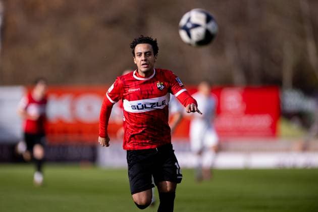 Amnay Moutassime, TSG Balingen, 18 the ball in view, shortly before his sending off, TSG Balingen vs TSV Schott Mainz, Football, Regionalliga Suedwest, Matchday 16, Season 2025 2026, 08 11 2025, Eibner Pressefoto Andreas Ulmer TSG Balingen vs TSV Schott Mainz, Football, Regionalliga Suedwest, Matchday 16, Season 2025 2026, 08 11 2025, Balingen Copyright: xEibner-Pressefoto AndreasxUlmerx EP_AUR
