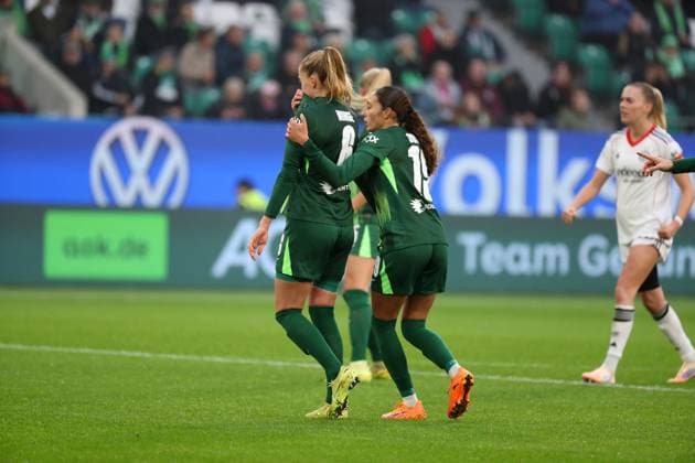 VfL Frankfurt, BL Frauen Wolfsburg, 08 11 2025, FUßBALL VfL Wolfsburg vs Eintracht Frankfurt, Google Pixel Frauen Bundesliga, Saison 2025 26 Janina Minge VfL Wolfsburg misses penalty Wolfsburg