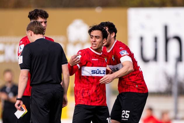 red card, sending off for Amnay Moutassime, TSG Balingen, 18 , completely incomprehensible, TSG Balingen vs TSV Schott Mainz, Football, Regionalliga Suedwest, Matchday 16, Season 2025 2026, 08 11 2025, Eibner Pressefoto Andreas Ulmer TSG Balingen vs TSV Schott Mainz, Football, Regionalliga Suedwest, Matchday 16, Season 2025 2026, 08 11 2025, Balingen Copyright: xEibner-Pressefoto AndreasxUlmerx EP_AUR