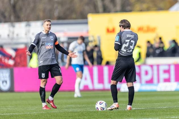 Football, Season 2025 2026, 3 Liga, Donaustadion Ulm, Matchday 14, SSV Ulm 1846 Football FC Hansa Rostock, 08 11 2025 08 11 2025, Football, Season 2025 2026, 3 Liga, Donaustadion Ulm, Matchday 14, SSV Ulm 1846 Football FC Hansa Rostock, Disappointment after conceding one of the many goals at SSV Ulm 1846 Fußball f l 14 Dennis Dressel SSV Ulm 1846 Fußball , 23 Max Brandt SSV Ulm 1846 Fußball Foto Lucca Fundel Ulm Donaustadion Baden Württemberg Germany