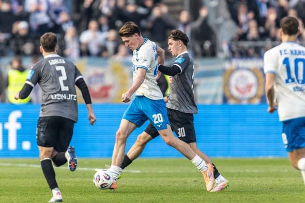 Football, Season 2025 2026, 3 Liga, Donaustadion Ulm, 14 Matchday, SSV Ulm 1846 Football FC Hansa Rostock, 08 11 2025 08 11 2025, Football, Season 2025 2026, 3 Liga, Donaustadion Ulm, 14 Matchday, SSV Ulm 1846 Football FC Hansa Rostock, v l 20 Ryan Naderi FC Hansa Rostock , U19 Player 30 Felix Vater SSV Ulm 1846 Football with the pros Photo Lucca Fundel Ulm Donaustadion Baden Württemberg Germany
