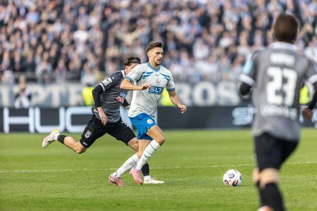 Football, Season 2025 2026, 3 Liga, Donaustadion Ulm, 14 Matchday, SSV Ulm 1846 Football FC Hansa Rostock, 08 11 2025 08 11 2025, Football, Season 2025 2026, 3 Liga, Donaustadion Ulm, 14 Matchday, SSV Ulm 1846 Football FC Hansa Rostock, 10 Paul Stock FC Hansa Rostock Photo Lucca Fundel Ulm Donaustadion Baden Württemberg Germany