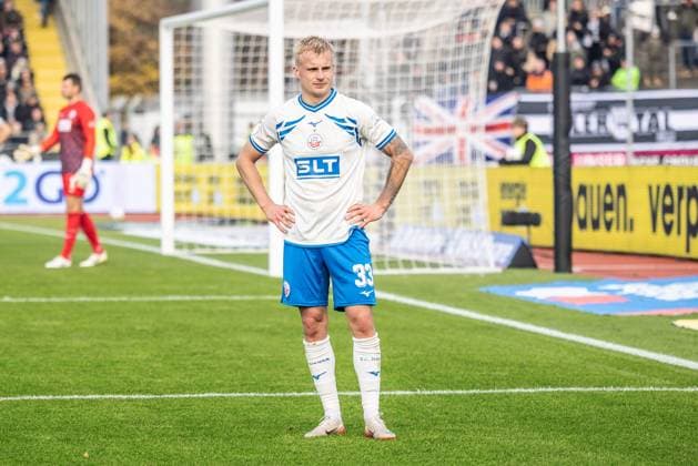 Football, Season 2025 2026, 3 Liga, Donaustadion Ulm, 14 Matchday, SSV Ulm 1846 Football FC Hansa Rostock, 08 11 2025 08 11 2025, Football, Season 2025 2026, 3 Liga, Donaustadion Ulm, 14 Matchday, SSV Ulm 1846 Football FC Hansa Rostock, cropped single image 33 Viktor Bergh FC Hansa Rostock photo Lucca Fundel Ulm Donaustadion Baden Württemberg Germany