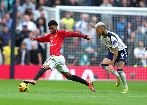 8th November 2025; Tottenham Hotspur Stadium, London, England; Premier League Football, Tottenham Hotspur versus Manchester United, ManU Amad Diallo of Manchester United closely marked by Richarlison of Tottenham Hotspur  JohnxPatrickxFletcher