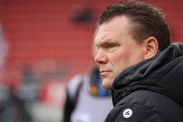 Coach Uwe Koschinat Rot Weiss Essen at the match FC Ingolstadt 04 vs Rot Weiss Essen Football on 08 11 2025, DFB regulations prohibit any use of photographs as image sequences and or quasi video GER, Football, 3 Liga, Matchday 14, 1 FC Ingolstadt vs Rot Weiss Essen, Soccer, 08 11 2025, Audi Sportpark Ingolstadt Copyright: xEibner-Pressefoto OliverxSTRISCHx EP-OSH