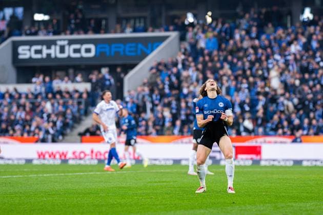 08 11 2025 Soccer, 2025 2026, 2 Bundesliga, Matchday 12, DSC Arminia Bielefeld Karlsruher SC Mael Corboz Bielefeld DFL REGULATIONS PROHIBIT ANY USE OF PHOTOGRAPHS AS IMAGE SEQUENCES AND OR QUASI VIDEO