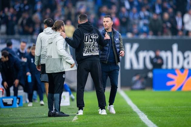 08 11 2025 Soccer, 2025 2026, 2 Bundesliga, Matchday 12, DSC Arminia Bielefeld Karlsruher SC L R Mitch Kniat Coach Bielefeld , Christian Eichner Coach Karlsruhe DFL REGULATIONS PROHIBIT ANY USE OF PHOTOGRAPHS AS IMAGE SEQUENCES AND OR QUASI VIDEO