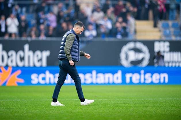 08 11 2025 Soccer, 2025 2026, 2 Bundesliga, Matchday 12, DSC Arminia Bielefeld Karlsruher SC Christian Eichner Coach Karlsruhe DFL REGULATIONS PROHIBIT ANY USE OF PHOTOGRAPHS AS IMAGE SEQUENCES AND OR QUASI VIDEO