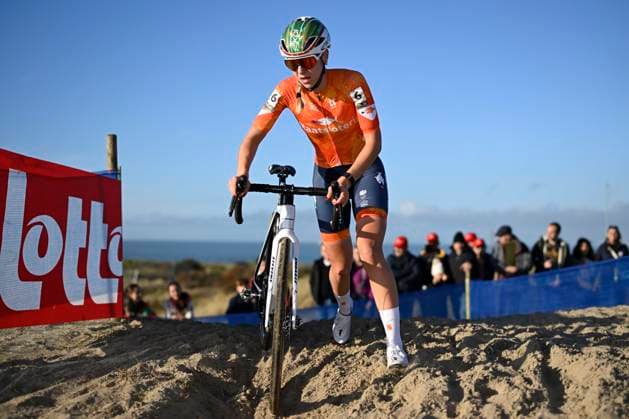 2025 UEC Cyclo-Cross EC - Women Elite MIDDELKERKE, BELGIUM - NOVEMBER 08 : Van Der Heijden Inge (NED) in action during the 2025 UEC Cyclo-Cross European Championships for Women Elite on November 08, 2025 in Middelkerke, Belgium, 08 11 2025 Middelkerke Belgium  Copyright: xNicoxVereeckenx
