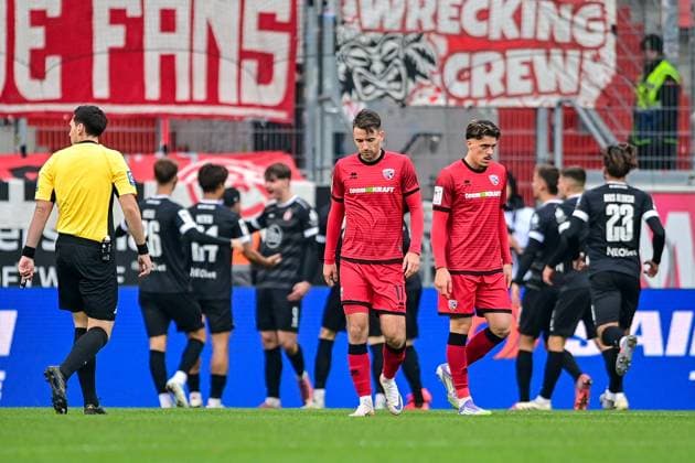 from left Max Besuschkow FC Ingolstadt, 17 and Dennis Kaygin FC Ingolstadt, 10 looking disappointed after conceding the 0 1 goal, disappointment, frustration, disappointed, pessimistic, in the background the Essen players cheer the goal, 08 11 2025, Ingolstadt Germany , Soccer, 3 Liga, FC Ingolstadt 04 Rot Weiss Essen, DFB DFL REGULATIONS PROHIBIT ANY USE OF PHOTOGRAPHS AS IMAGE SEQUENCES AND OR QUASI VIDEO xslx