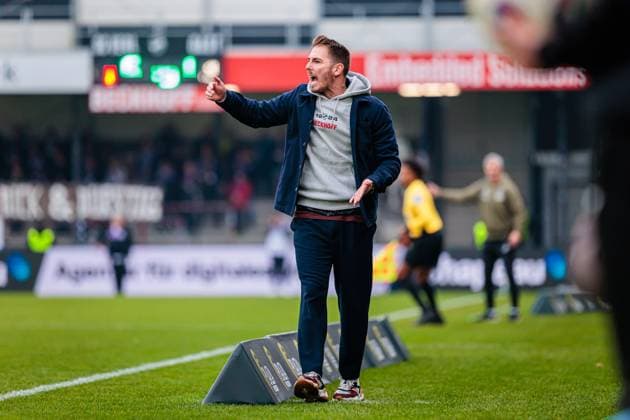 Tobias Strobl SC Verl, Head Coach gestures GER, SC Verl vs FC Erzgebirge Aue, Football, 3 Liga, Matchday 14, Season 2025 2026, 08 11 2025 DFL Regulations prohibit any use of photographers as image sequences and or quasi video GER, SC Verl vs FC Erzgebirge Aue, Football, 3 Liga, Matchday 14, Season 2025 2026, 08 11 2025 Verl Copyright: xEibner-Pressefoto JanxRollingerx EP_JSK