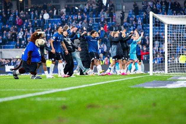 08 11 2025 Soccer, 2025 2026, 2 Bundesliga, 12 Matchday, DSC Arminia Bielefeld Karlsruher SC Final Cheer Team Bielefeld , M Monju Momuluh Bielefeld DFL REGULATIONS PROHIBIT ANY USE OF PHOTOGRAPHS AS IMAGE SEQUENCES AND OR QUASI VIDEO
