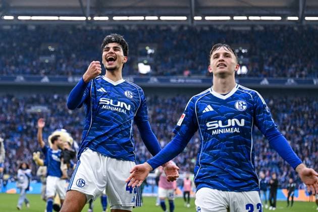 08 11 2025, Football, 2 Bundesliga, Season 2025 2026, Matchday 12, FC Schalke 04 SV Elversberg, Mertcan Ayhan FC Schalke 04 , Vitalie Becker FC Schalke 04 xRHR PHOTO YYx Copyright: KROEGER RHR-FOTOx RHR-FOTO YY