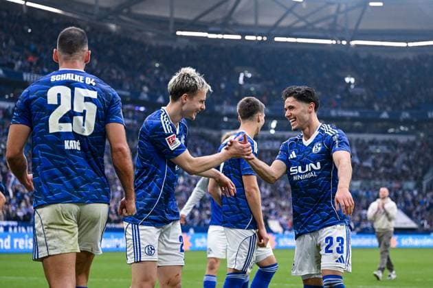 08 11 2025, Football, 2 Bundesliga, Season 2025 2026, Matchday 12, FC Schalke 04 SV Elversberg, Finn Porath FC Schalke 04 , Soufiane El Faouzi FC Schalke 04 xRHR PHOTO YYx Copyright: KROEGER RHR-FOTOx RHR-FOTO YY