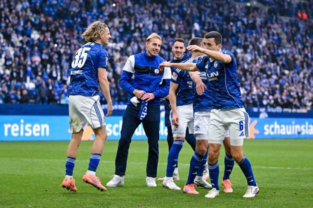 08 11 2025, Football, 2 Bundesliga, Season 2025 2026, Matchday 12, FC Schalke 04 SV Elversberg, Mika Wallentowitz FC Schalke 04 , Ron Schallenberg FC Schalke 04 xRHR PHOTO YYx Copyright: KROEGER RHR-FOTOx RHR-FOTO YY