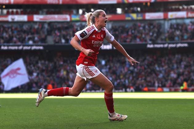 Frauen-Superliga Arsenal gegen Chelsea 08. November 2025 London Frauen-Superliga Fußball Arsenal gegen Chelsea Alessia Russo von Arsenal feiert nach ihrem Ausgleichstreffer Foto von Mark Leech London UK  Copyright: xMarkxLeechxOffside