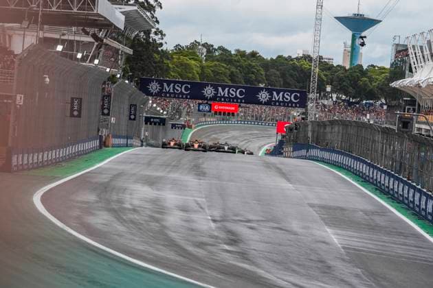 Formula 1 MSC Cruises Grande Prêmio de São Paulo 2025 Remy Midez OVERTAKE MAXPPP - São Paulo 08 11 2025 Race Start 04 NORRIS Lando (gbr), McLaren F1 Team, action, 12 ANTONELLI Andrea Kimi (ita), Mercedes-AMG PETRONAS F1 Team, action, 63 RUSSELL George (gbr), Mercedes-AMG PETRONAS F1 Team, action, 81 PIASTRI Oscar (aus), McLaren F1 Team, action at the Formula 1 MSC Cruises Grande Prêmio de São Paulo 2025, the 21st round of the 2025 FIA Formula 1 World Championship, WM, Weltmeisterschaft at the Autódromo José Carlos Pace in São Paulo, interlaces, Brazil, from 6 to 9 November 2025 São Paulo Brazil Copyright: xOVERTAKE MAXPPPxRemyxMidezx OVT202511085313 OVT202511085313