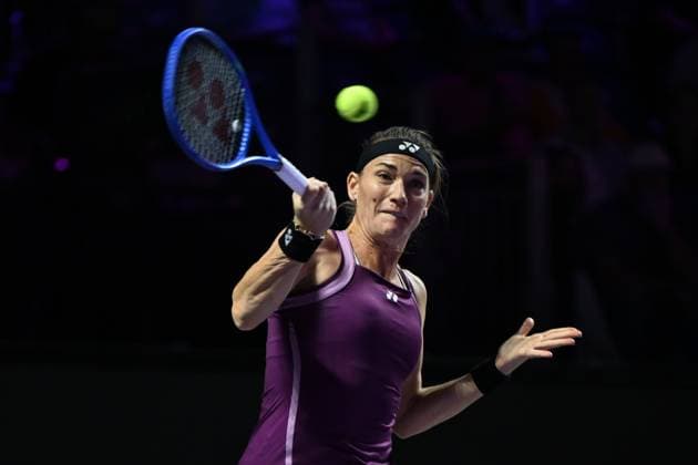 WTA, Tennis Damen Finals 2025 - Doubles Final RIYADH, SAUDI ARABIA - NOVEMBER 8: Timea Babos of Hungary plays a backhand with partner Luisa Stefani of Brazil against Veronika Kudermetova of Russia and Elise Mertens of Belgium during their doubles final match on Day 8 of the 2025 WTA Finals, part of the Hologic WTA Tour, at King Saud University Indoor Arena in Riyadh, Saudi Arabia, on November 8, 2025 Artur Widak Anadolu Riyadh Saudi Arabia. Editorial use only. Please get in touch for any other usage.  Copyright: x2025xAnadoluxArturxWidakx