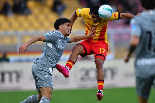 Lecce s right back Danilo Veiga (17 US Lecce) and vx in action during the Serie A Enilive soccer matchday 11 between US Lecce and Hellas Verona FC at the Via del Mare Stadium in Lecce, Italy, Saturday, November 8, 2025. (Credit Image: Giovanni Evangelista LaPresse)  Copyright: xGiovannixEvangelista LaPressex
