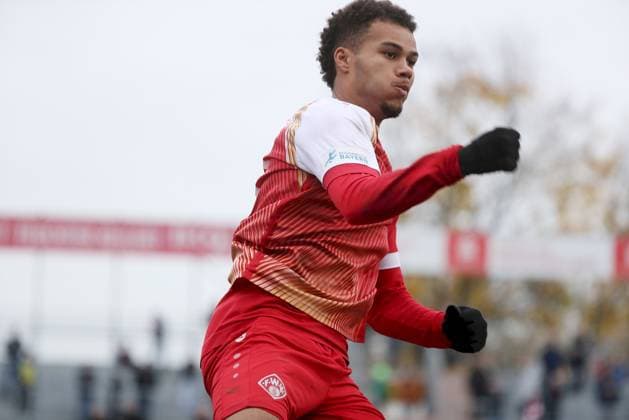 08 11 2025, xfsx, Herren, Fußball, Saison 2025 2026, Regionalliga Bayern, 17 Spieltag FC Wuerzburger Kickers SpVgg Ansbach 09 v li Jermain Nischalke FC Wuerzburger Kickers mit Torjubel, celebrate the goal, goal celebration, Jubel über das Tor zum 2 1, Einzelbild Wuerzburg AKON ARENA Bayern Deutschland