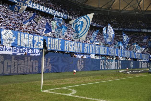 08 11 2025, xrekx, Soccer 2 Bundesliga, FC Schalke 04 SV Elversberg v l Schalke Fans ,Atmosphere, Scarves, Shirt, Flag, Banner, Ultras, Spectators, Visitors, Choreo, Choreography, atmosphere, spectators, Visitors DFL DFB REGULATIONS PROHIBIT ANY USE OF PHOTOGRAPHS as IMAGE SEQUENCES and or QUASI VIDEO Gelsenkirchen