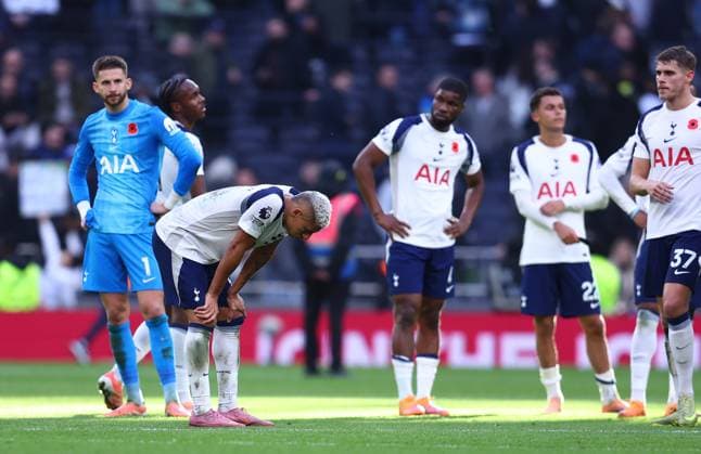London, England, 8th November 2025. Richarlison (3rd L) of Tottenham Hotspur looks dejected after during the Tottenham Hotspur vs Manchester United, ManU Premier League match at the Tottenham Hotspur Stadium, London. Picture credit should read: Paul Terry Sportimage EDITORIAL USE ONLY. No use with unauthorised audio, video, data, fixture lists, club league logos or live services. Online in-match use limited to 120 images, no video emulation. No use in betting, games or single club league player publications. SPI_042_PT_Tottenaham_Man_Utd SPI-4271-0042