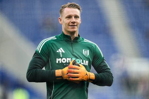 Premier League Everton v Fulham Bernd Leno of Fulham warms up ahead of the Premier League match Everton vs Fulham at Hill Dickinson Stadium, Liverpool, United Kingdom, 8th November 2025 (Photo by Jorge Horsted News Images) Liverpool Hill Dickinson Stadium Merseyside United Kingdom Copyright: xJorgexHorsted NewsxImagesx