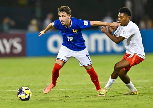 France v Canada : Group K - FIFA U-17 World Cup Qatar 2025 Ka sLesueur of France and Kevin Khan of Canada in action during the FIFA U-17 World Cup Qatar 2025 Group K match between France and Canada in Doha, Qatar, on November 8, 2025. DOHA Qatar Copyright: xNOUSHADx