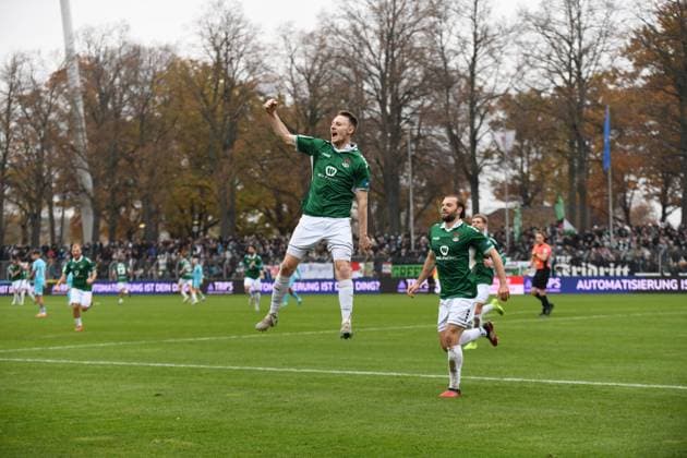 -1. FC 1905 Schweinfurt vs. TSV Hoffenheim II, Sachs-Stadion Football, 3. Liga -1. FC 1905 Schweinfurt vs. TSV Hoffenheim II 8 Nov 2025 Sachs-Stadion , Schweinfurt, Germany Image: Joshua Endres (Schweinfurt) celebrates after shooting in the 2:0 goal for Schweinfurt. DFL REGULATIONS PROHIBIT ANY USE OF PHOTOGRAPHS AS IMAGE SEQUENCES AND OR QUASI-VIDEO Schweinfurt Sachs-Stadion Bayern Germany Copyright: xPresseFotoxEvansx