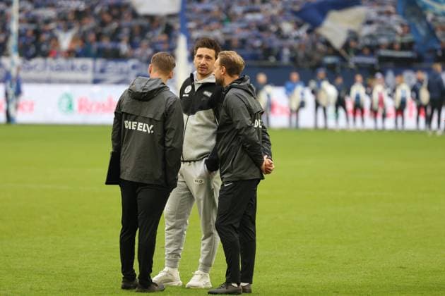 08 11 2025, xrekx, Soccer 2 Bundesliga, FC Schalke 04 SV Elversberg v l Vincent Wagner Trainer SV 07 Elversberg DFL DFB REGULATIONS PROHIBIT ANY USE OF PHOTOGRAPHS as IMAGE SEQUENCES and or QUASI VIDEO Gelsenkirchen