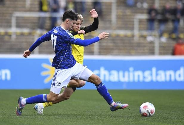 Borussia Dortmund U23 Schalke 04 U23 FOR EDITORIAL PURPOSES ONLY EDITORIAL USE ONLY p Football Regionalliga West 15 Matchday Borussia Dortmund U23 Schalke 04 U23 on 08 11 2025 at Stadion Rote Erde in Dortmund Max Hauswirth Schalke 04 U23 , front Danylo Krevsun Borussia Dortmund U23 Germany Nordrhein Westfalen Dortmund Copyright ThorstenxTillmann Copyright: ThorstenxTillmann doc836aaq8ogl0k4f3uhj ,EDITORIAL USE ONLY Copyright: ThorstenxTillmann