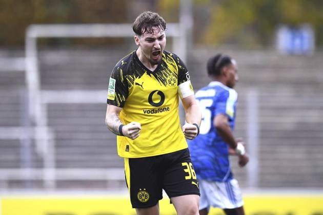 Borussia Dortmund U23 Schalke 04 U23 FOR EDITORIAL PURPOSES ONLY p Soccer Regionalliga West 15 Matchday Borussia Dortmund U23 Schalke 04 U23 on 08 11 2025 at Stadion Rote Erde in Dortmund Goal celebration to 1 0 by Tony Reitz Borussia Dortmund U23 Germany North Rhine-Westphalia Dortmund Copyright ThorstenxTillmann Copyright: ThorstenxTillmann doc836aaqjxf6quoxx21x ,EDITORIAL USE ONLY Copyright: ThorstenxTillmann