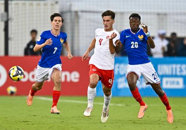 France v Canada : Group K - FIFA U-17 World Cup Qatar 2025 Tidiane Diarrassouba of France and Dylan Andris Judelson of Canada in action during the FIFA U-17 World Cup Qatar 2025 Group K match between France and Canada in Doha, Qatar, on November 8, 2025. DOHA Qatar Copyright: xNOUSHADx