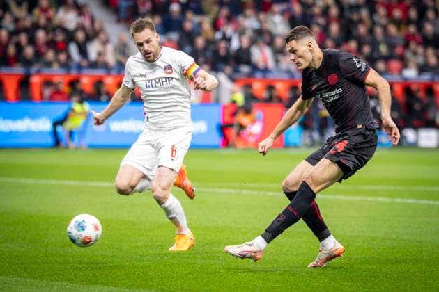 LEVERKUSEN, GERMANY - NOVEMBER 8: Patrik Schick (Bayer 04 Leverkusen, 14) shoots the first goal, Patrick Mainka (1. FC Heidenheim, 6) canít defend it - 1:0 during the Bundesliga match (gameday 10) between Bayer 04 Leverkusen vs. 1. FC Heidenheim at BayArena on November 8, 2025 in Leverkusen, Germany. (Photo by Axel Kohring Beautiful Sports) DFL REGULATIONS PROHIBIT ANY USE OF PHOTOGRAPHS AS IMAGE SEQUENCES AND OR QUASI-VIDEO. Nordrhein-Westfalen Germany Copyright: xBEAUTIFULxSPORTS AxelxKohringx