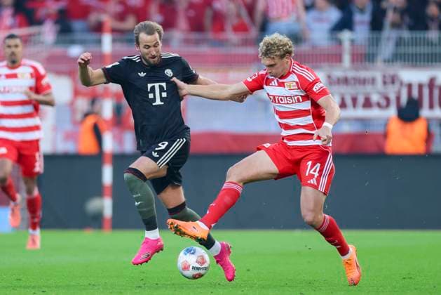 Harry Kane (FC Bayern Muenchen) und Leopold Querfeld (1. FC Union Berlin) kaempfen um den Ball, Bundesliga, 1. FC Union Berlin v FC Bayern München, Stadion An der Alten Försterei am 08. November 2025 in Berlin, Deutschland. (Foto von Marco Steinbrenner DeFodi Images) Harry Kane (FC Bayern Muenchen) und Leopold Querfeld (1. FC Union Berlin) battle for the ball, Bundesliga, 1. FC Union Berlin v FC Bayern München, Stadion An der Alten Försterei, November 8, 2025 in Berlin, Germany. (Photo by Marco Steinbrenner DeFodi Images) DFL regulations prohibit any use of photographs as image sequences and or quasi-video. Harry Kane FC Bayern Muenchen and Leopold Querfeld 1 FC Union Berlin battle for the ball, Bundesliga, 1 FC Union Berlin v FC Bayern München, Stadion An der Alten Försterei, November 8, 2025 in Berlin, Germany Photo by Marco Steinbrenner DeFodi Images Harry Kane FC Bayern Muenchen and Leopold Querfeld 1 FC Union Berlin battle for the ball, Bundesliga, 1 FC Union Berlin v FC Bayern München, Stadion An der Alten Försterei, November 8, 2025 in Berlin, Germany Photo by Marco Steinbrenner DeFodi Images DFL regulations prohibit any use of photographs as image sequences and or quasi video