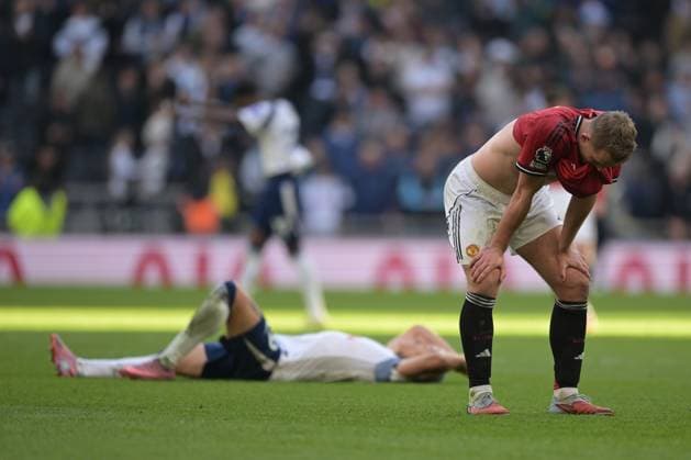 Spurs vs Man Utd, Premier League Richarlison of Tottenham Hotspur and Matthijs de Ligt of Manchester United, ManU at full time during the Spurs vs Man Utd, Premier League match at the Tottenham Hotspur Stadium London. London Tottenham Hotspur Stadium UK Copyright: xMartinxDaltonx Spurs_vs_ManUtd_081125_MD_785