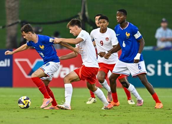 France v Canada : Group K - FIFA U-17 World Cup Qatar 2025 Ka sLesueur of France and Dylan Andris Judelson of Canada in action during the FIFA U-17 World Cup Qatar 2025 Group K match between France and Canada in Doha, Qatar, on November 8, 2025. DOHA Qatar Copyright: xNOUSHADx
