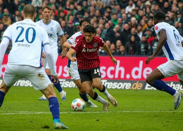 Germany Soccer 2 Bundesliga 2025 26, 12 Matchday Hannover 96 vs SV Darmstadt 98 Heinz von Heiden Arena Stadion Hannover Husseyn Chakroun Hannover 96, 14 Patric Pfeiffer SV Darmstadt 98, 6 Aleksandar VukotiÄ‡ Aleksandar Vukotic SV Darmstadt 98, 20 Hannover Copyright: xAymanxAlahmedx